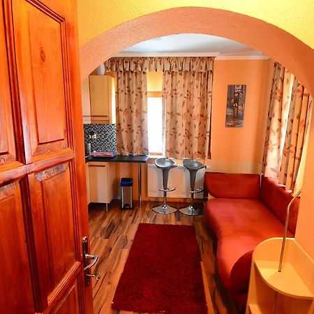 Medora Park - Bagolyvar Apartmanhaz Гардонь Екстер'єр фото